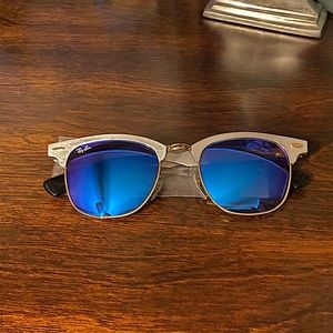 CLUBMASTER ALUMINUM/BLUE SUNGLASSES. RB 3507